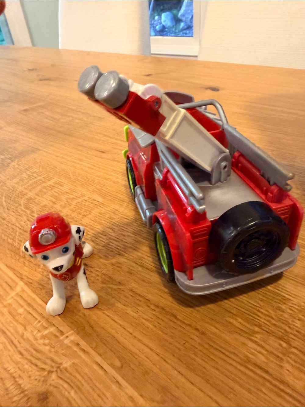 Paw Patrol Marshall Jungle Rescue Fire Truck and action figure set